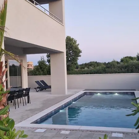 Βίλα Suton U Zatonu - With Private Pool *